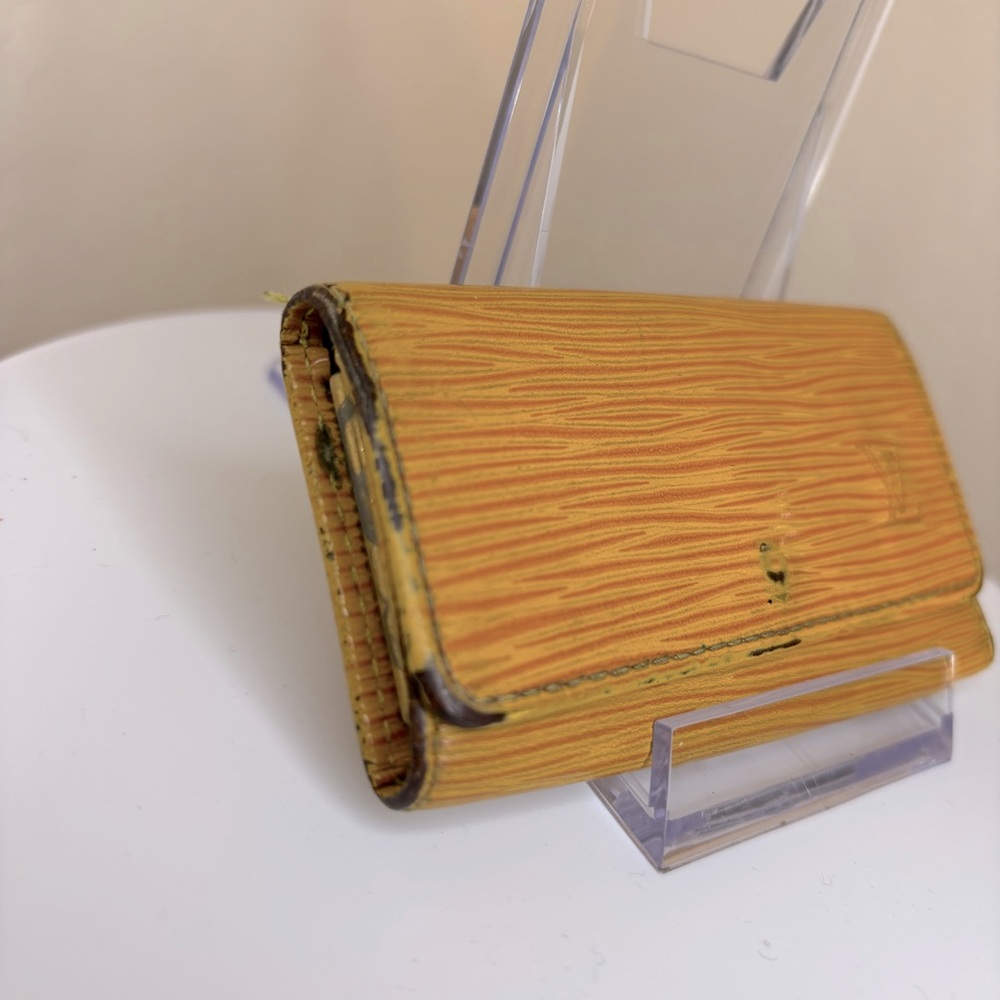 Louis Vuitton Yellow Epi Leather Key‎ Holder - Picture 3 of 13